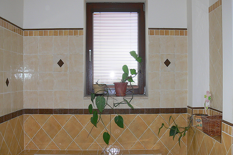 keramický obklad v kúpeľni